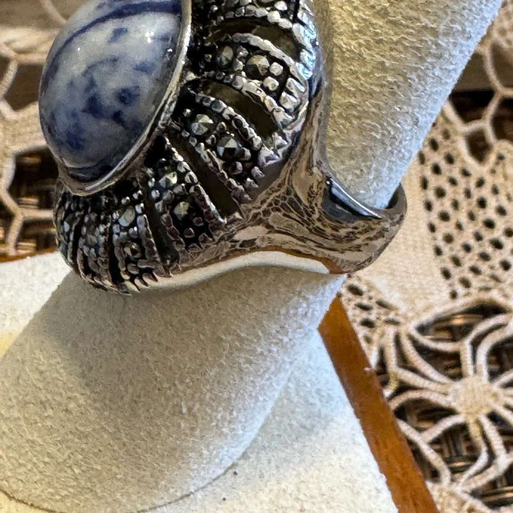 Blue marbled round stone marcasite framed silver tone ring